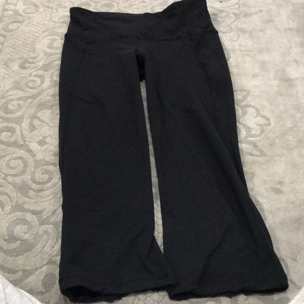 Lululemon Capri workout bottoms